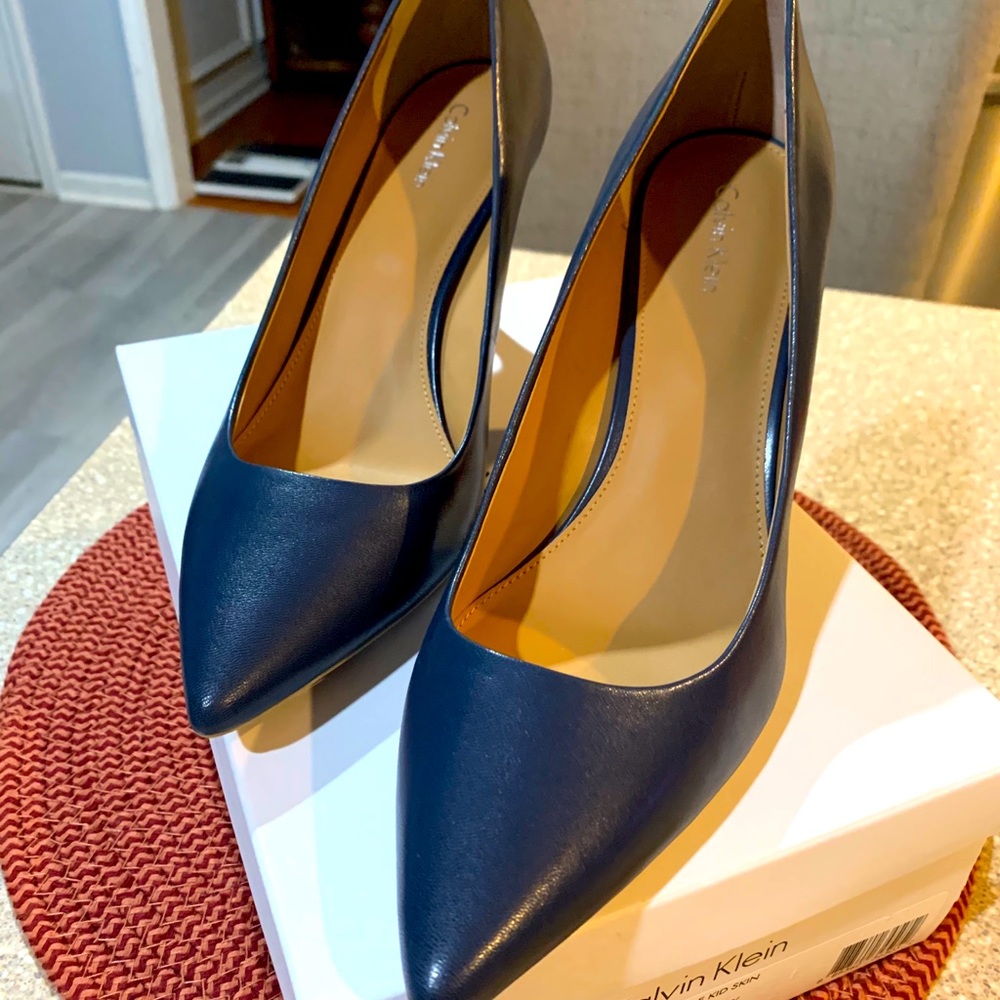 Calvin Klein size 11 Navy blue women pumps